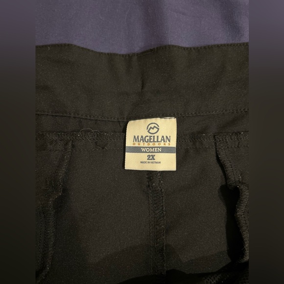 MAGELLAN Outdoors Shorts Women’s Size 2X Black Fishing Active Plus - Picture 3 of 6